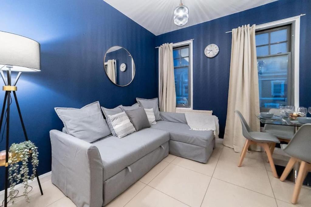 2 Bedroom Apartment Лондон Екстер'єр фото