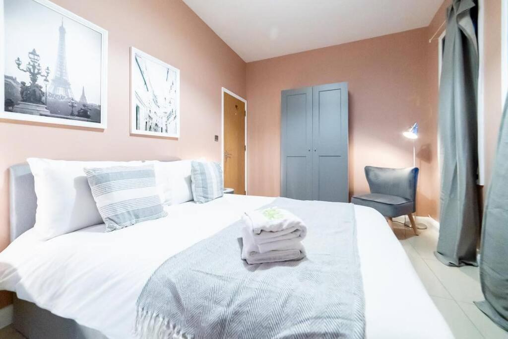 2 Bedroom Apartment Лондон Екстер'єр фото