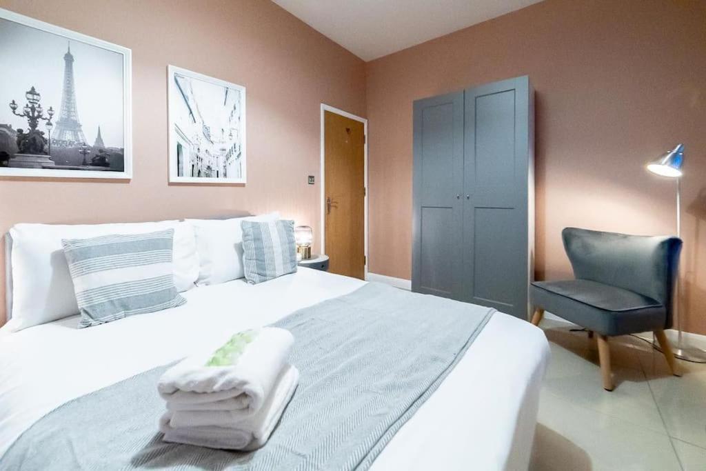 2 Bedroom Apartment Лондон Екстер'єр фото